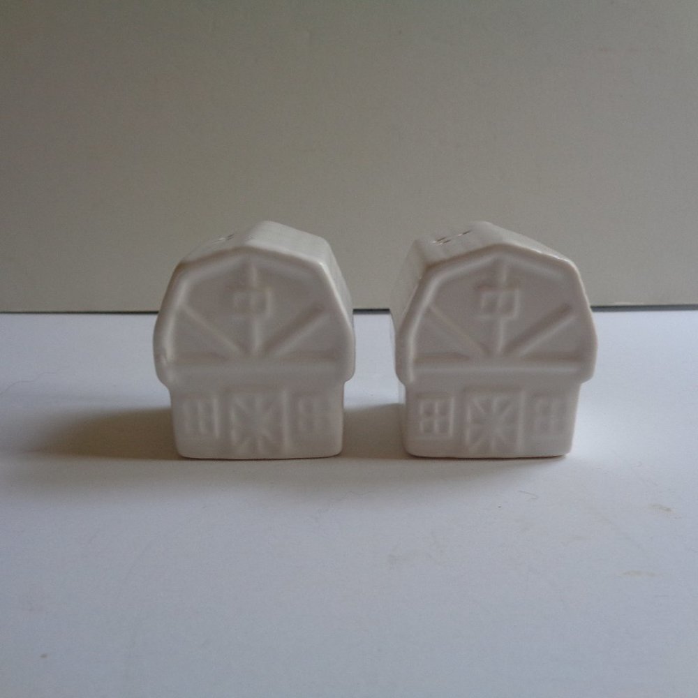 Vintage Barn Farm White Ceramic Salt & Pepper Shaker Set Sweet